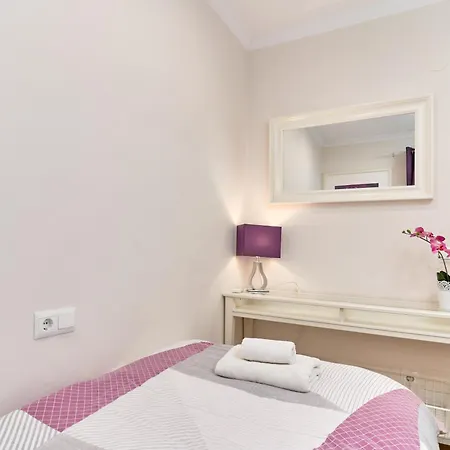 Plaza Espana E1 Apartment